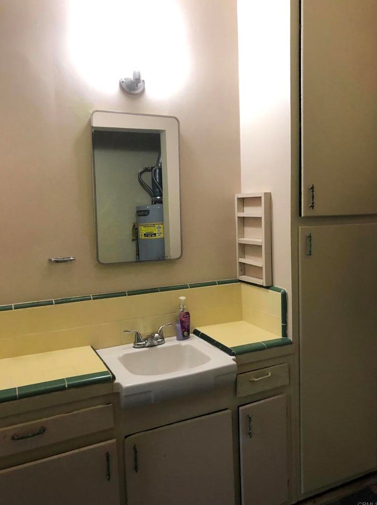 322 Eddie Dr, Vista CA  92083-5804 exterior