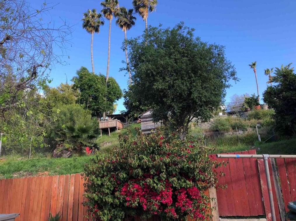 322 Eddie Dr, Vista CA  92083-5804 exterior