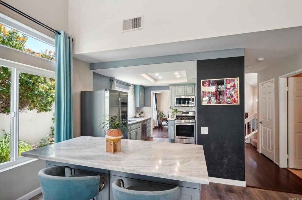 1154 Brioso Ct, Vista CA  92081-9092 exterior