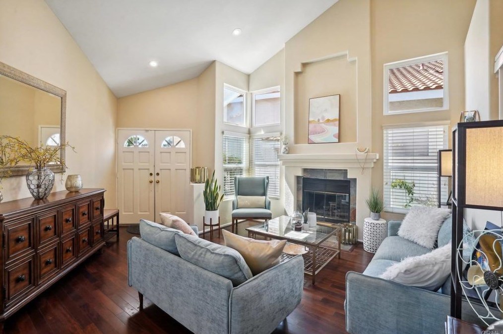 1154 Brioso Ct, Vista CA  92081-9092 exterior