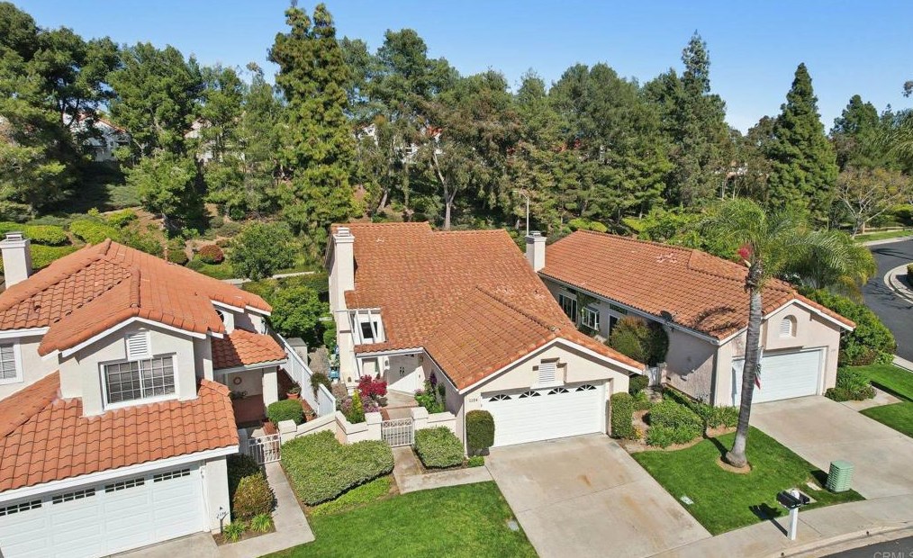 1154 Brioso Ct, Vista CA  92081-9092 exterior