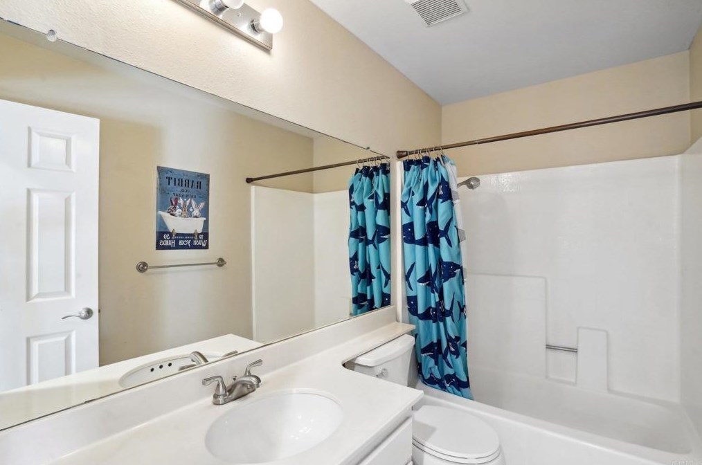 1154 Brioso Ct, Vista CA  92081-9092 exterior