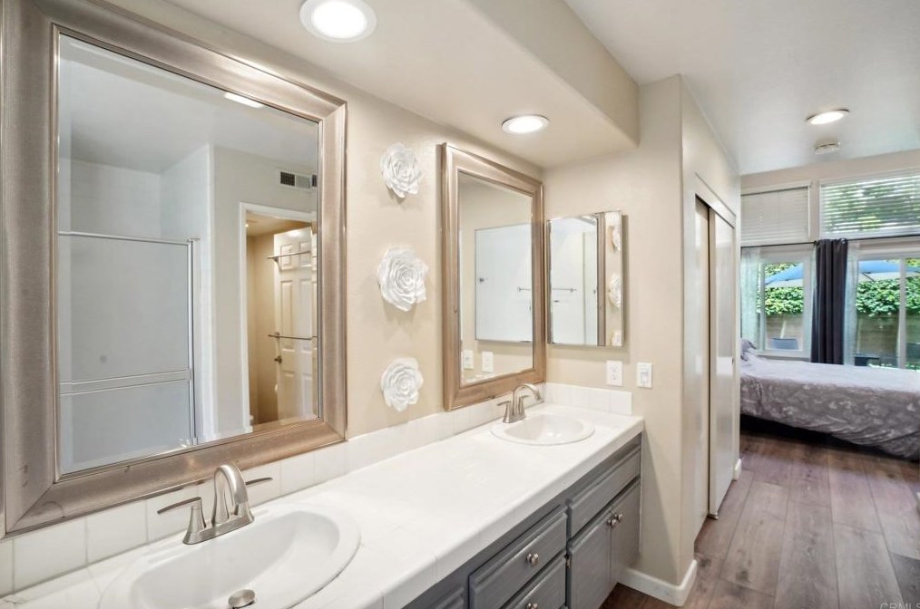 1154 Brioso Ct, Vista CA  92081-9092 exterior