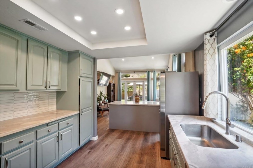 1154 Brioso Ct, Vista CA  92081-9092 exterior