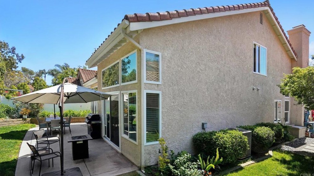 1154 Brioso Ct, Vista CA  92081-9092 exterior