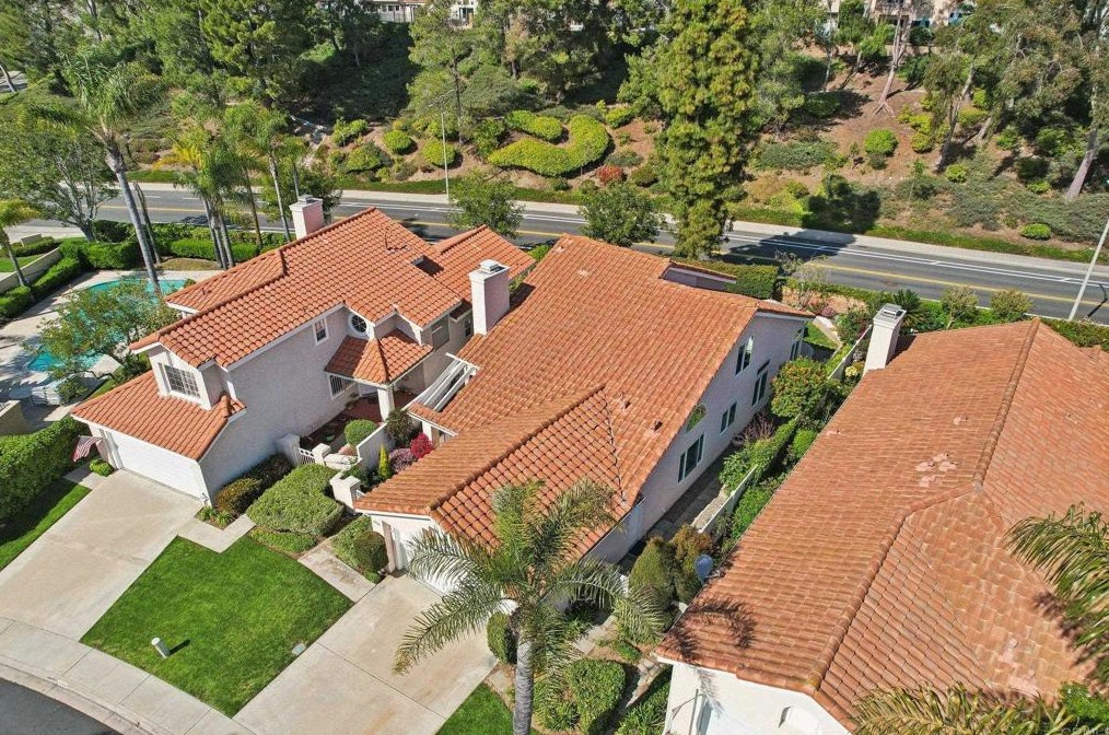 1154 Brioso Ct, Vista CA  92081-9092 exterior