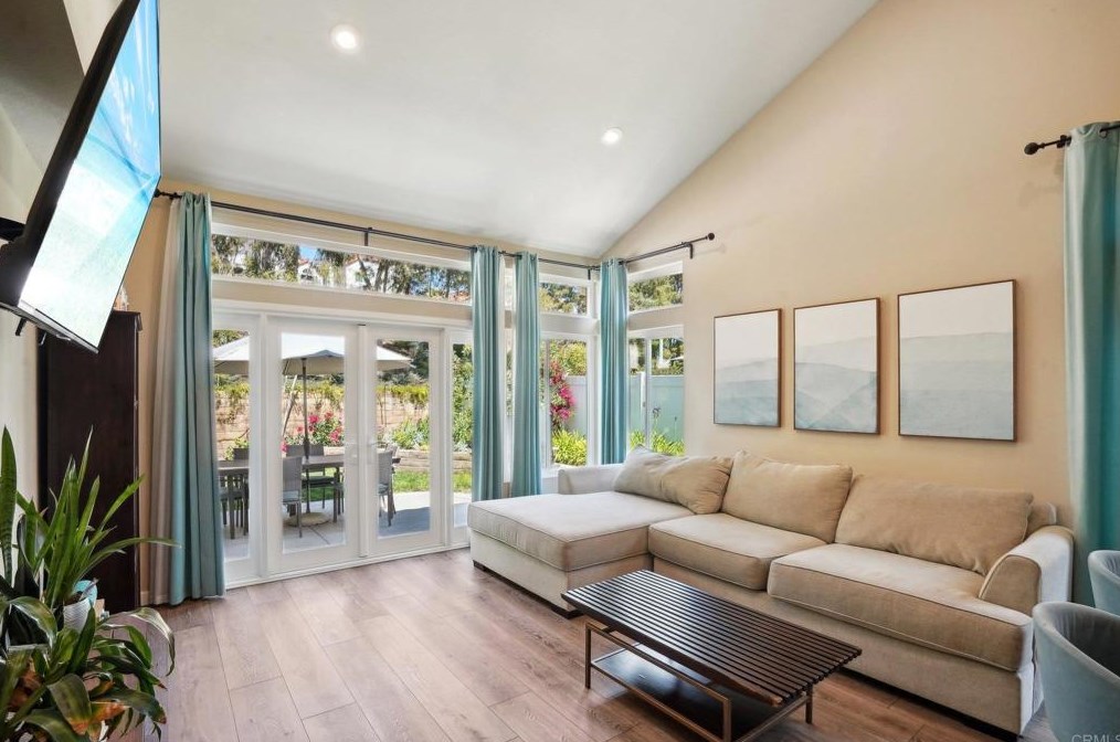 1154 Brioso Ct, Vista CA  92081-9092 exterior