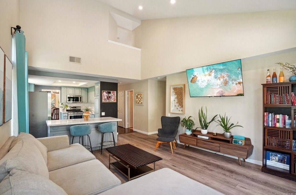 1154 Brioso Ct, Vista CA  92081-9092 exterior