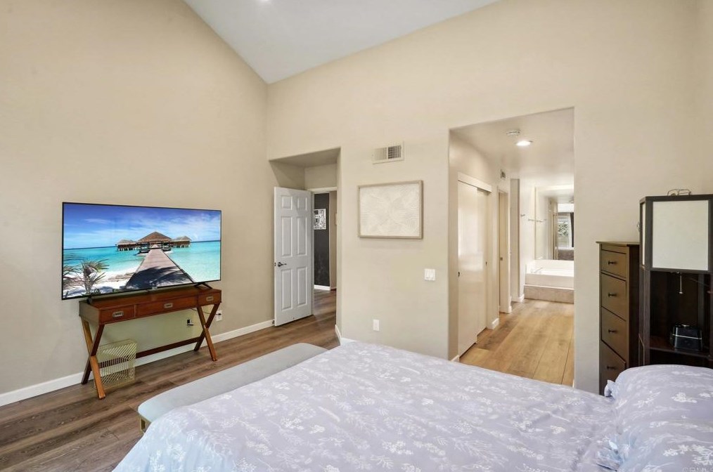 1154 Brioso Ct, Vista CA  92081-9092 exterior