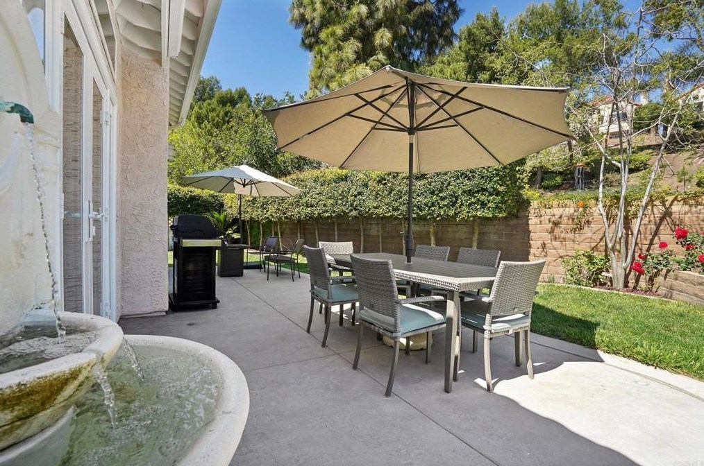 1154 Brioso Ct, Vista CA  92081-9092 exterior