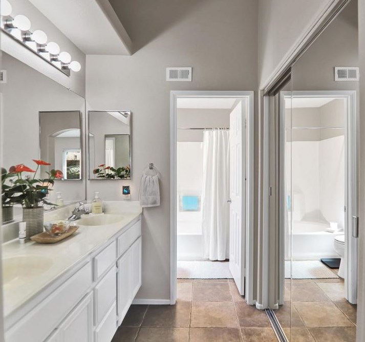 315 Del Flora St, Oceanside CA  92058-7959 exterior