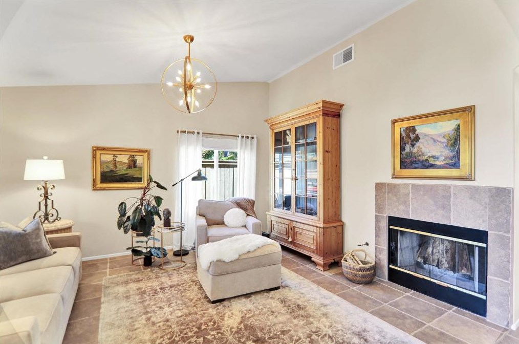 315 Del Flora St, Oceanside CA  92058-7959 exterior