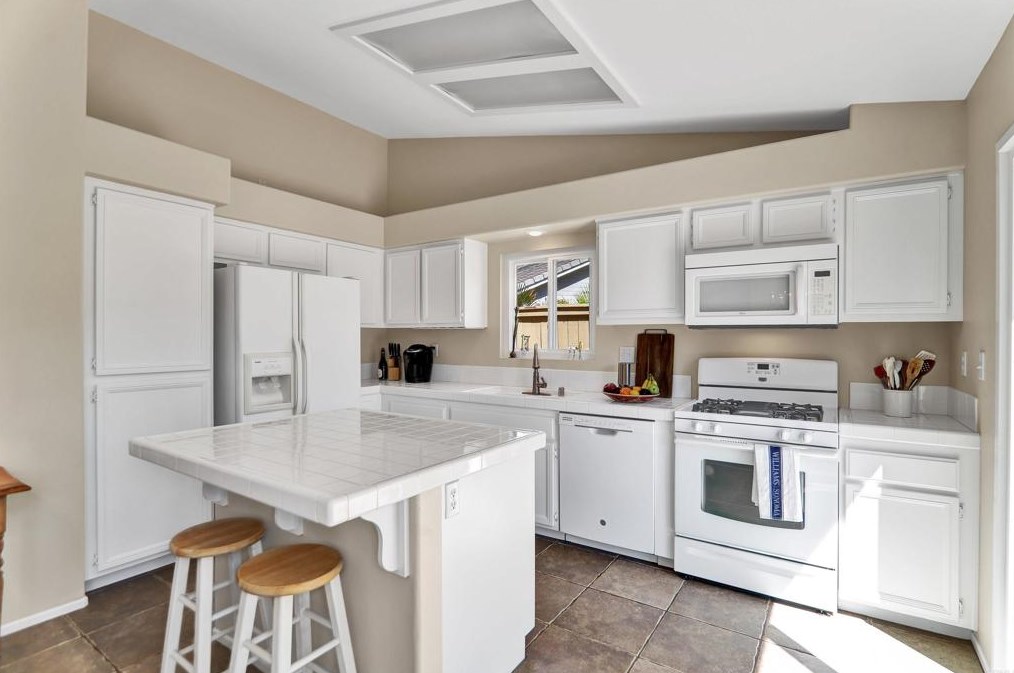 315 Del Flora St, Oceanside CA  92058-7959 exterior