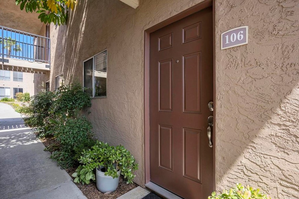 1050 Rock Springs Rd, Escondido CA  92026-2426 exterior