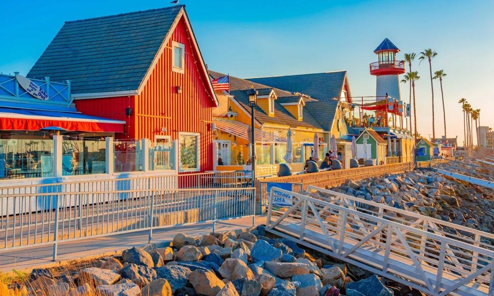 999 Pacific St, Oceanside CA  92054-2005 exterior