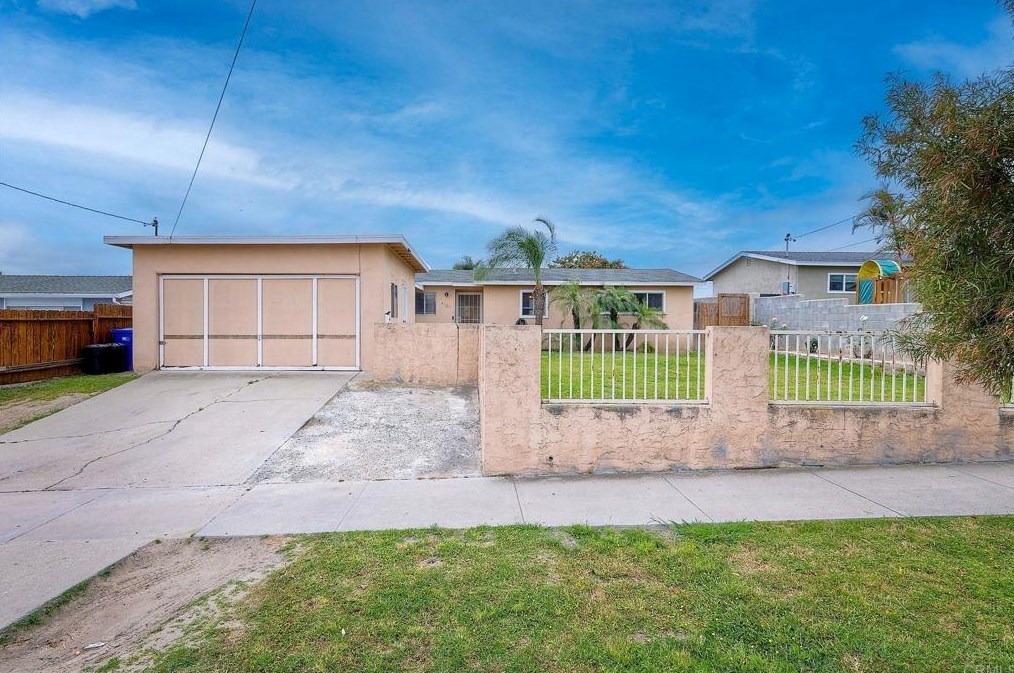 4121 Thomas St, Oceanside, CA 92056-4224