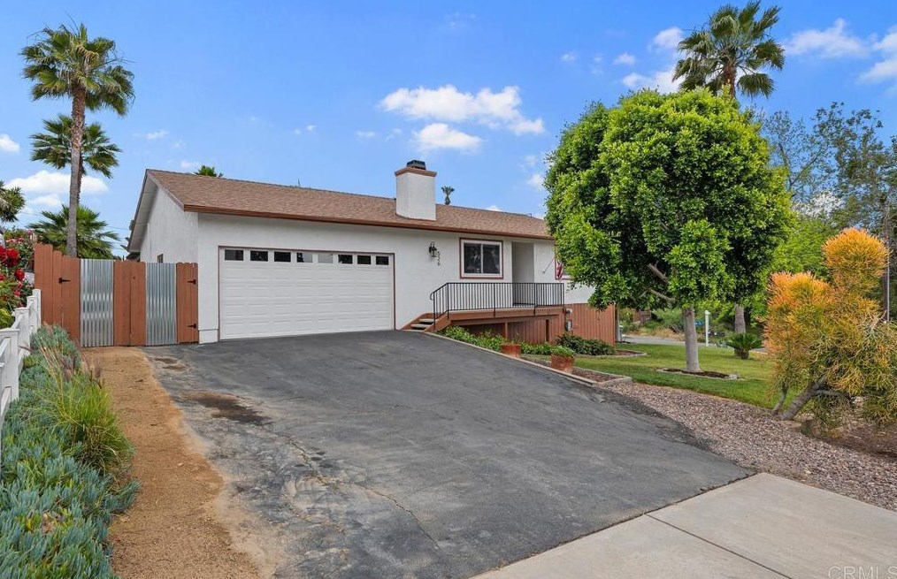 526 Pina Ln, Vista, CA 92083-5940