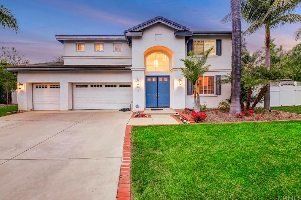 1517 Glasgow Ln, Escondido, CA 92027-1286