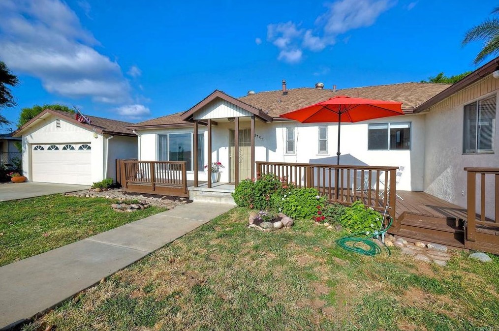 8781 Blue Boy Ln, Santee, CA 92071