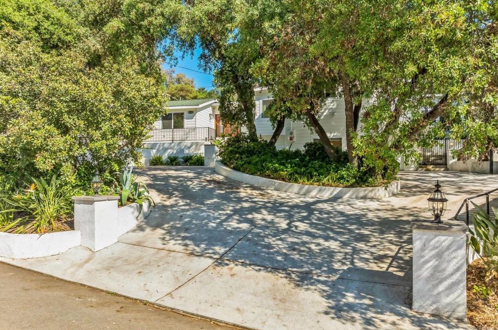 10243 Canyon Dr, Escondido, CA 92026-8646