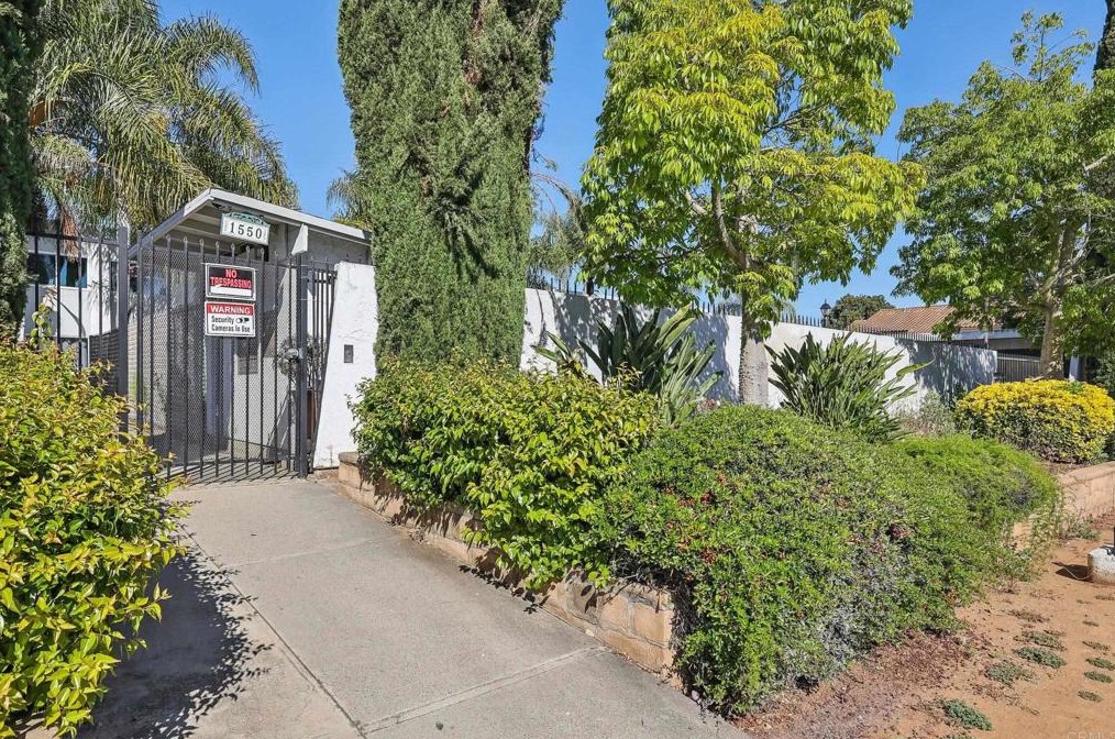1550 S Maple St #12, Escondido, CA 92025