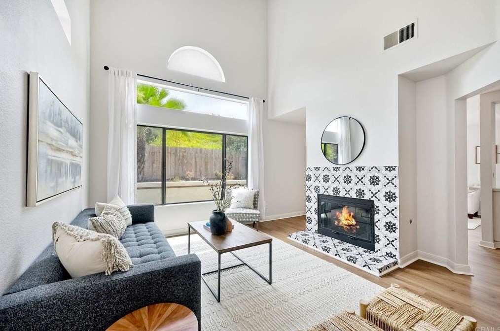 647 Paseo Rio, Vista CA  92081-6323 exterior