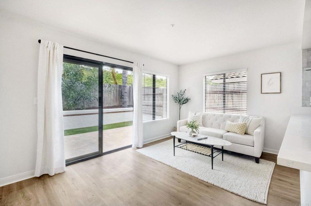 647 Paseo Rio, Vista CA  92081-6323 exterior