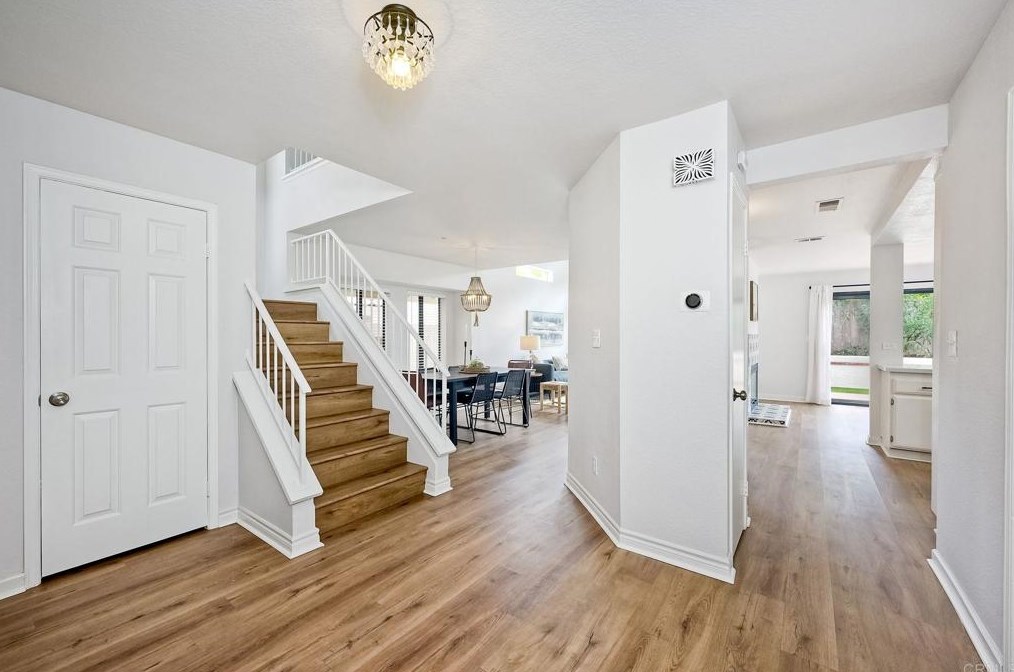 647 Paseo Rio, Vista CA  92081-6323 exterior