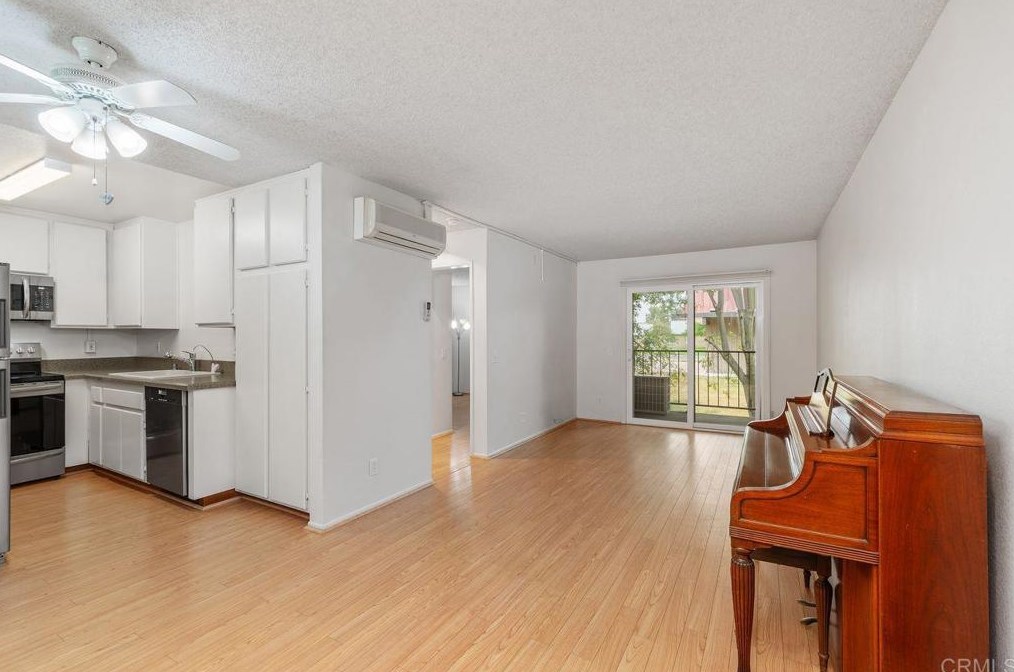 6350 Genesee #214, San Diego, CA 92122
