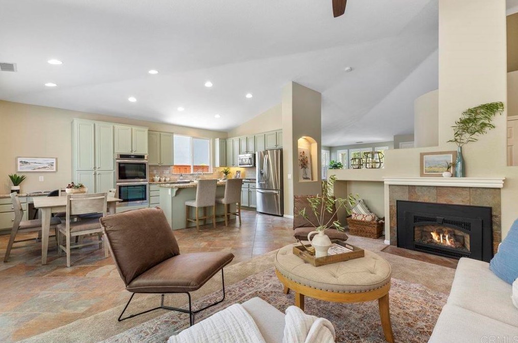 1804 Bayberry Dr, Oceanside CA  92054-5690 exterior