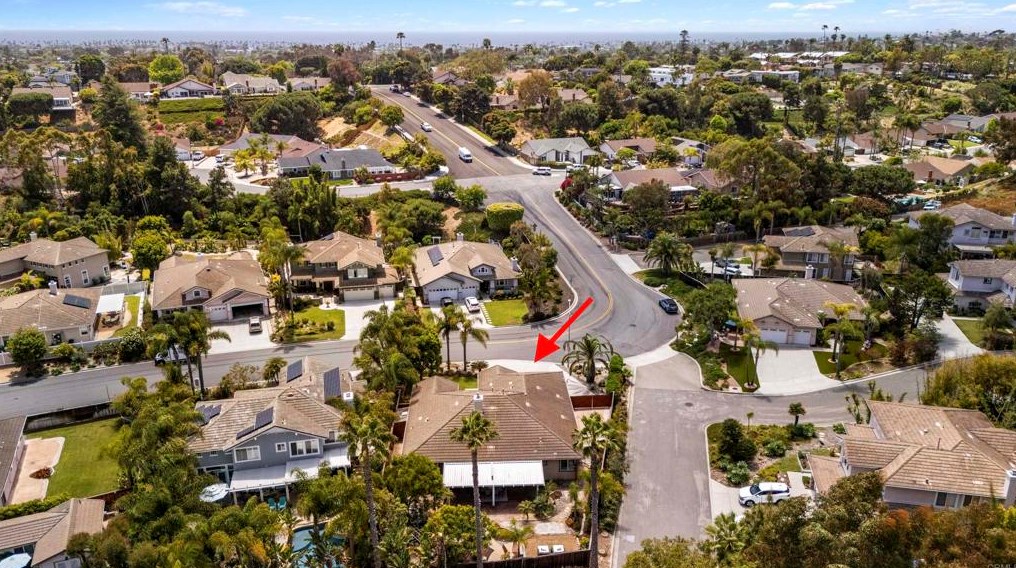 1804 Bayberry Dr, Oceanside CA  92054-5690 exterior