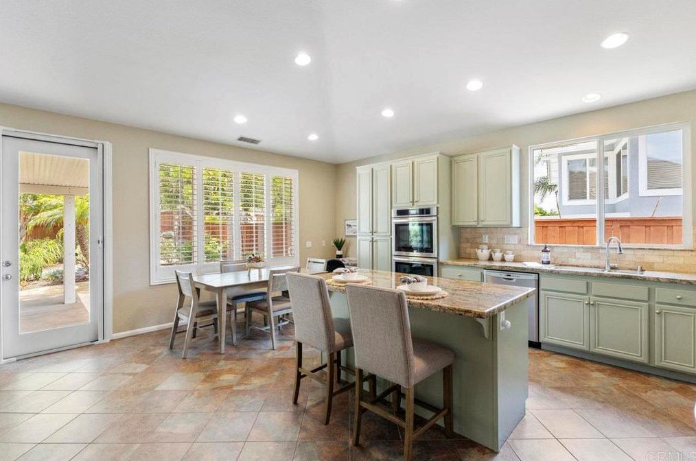 1804 Bayberry Dr, Oceanside CA  92054-5690 exterior