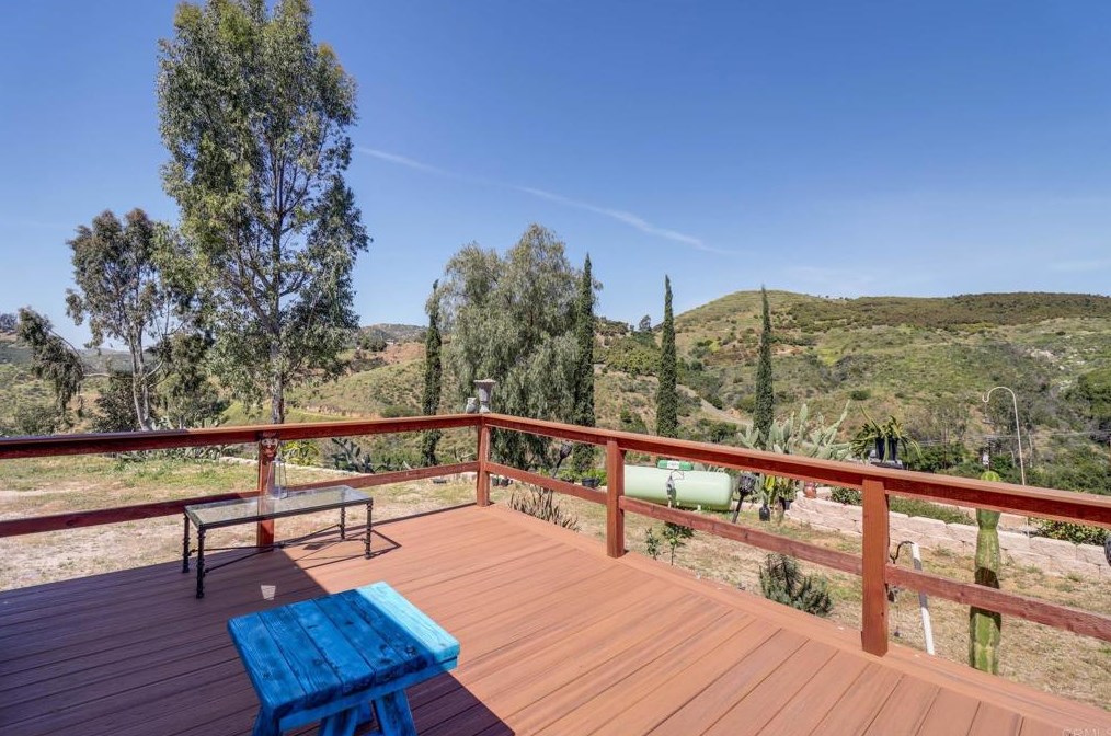 40337 Gavilan Mountain Rd, Fallbrook CA 92028-8965 exterior