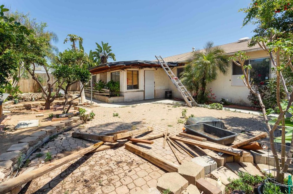 4927 Luna Dr, Oceanside CA  92057-4331 exterior