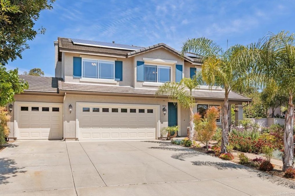 1852 Autumn Ln, Vista, CA 92084-3344