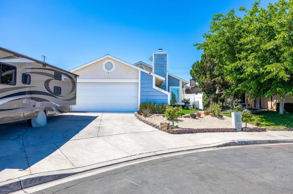13795 Mount Baldy Way, Victorville, CA 92392-9076