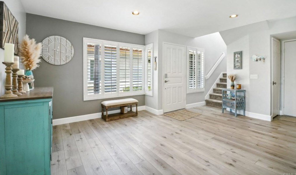 2014 Redwood Crst, Vista CA  92081-7337 exterior