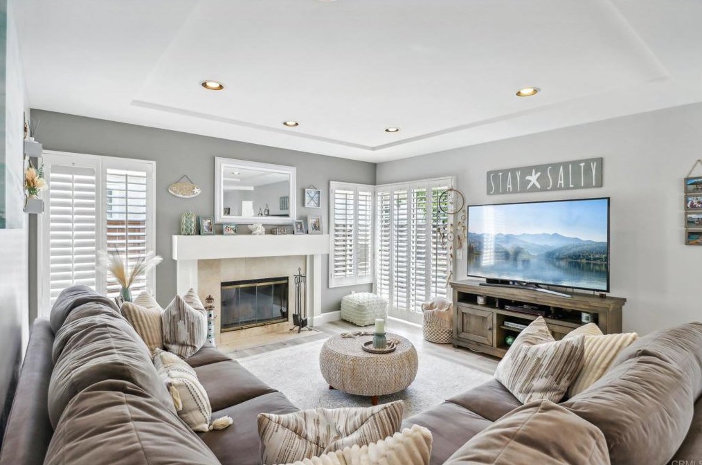 2014 Redwood Crst, Vista CA  92081-7337 exterior