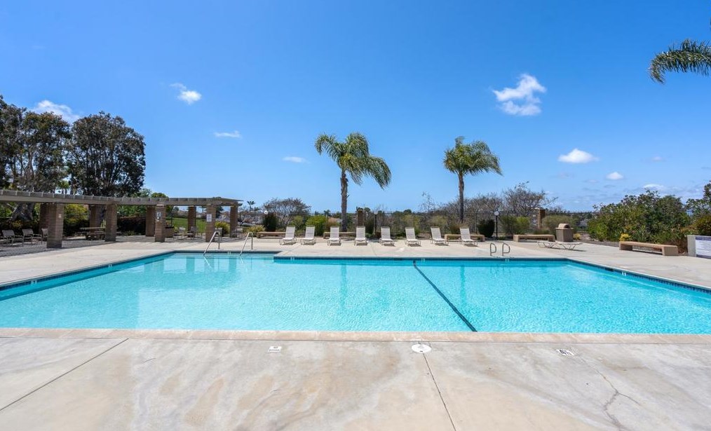 2014 Redwood Crst, Vista CA  92081-7337 exterior