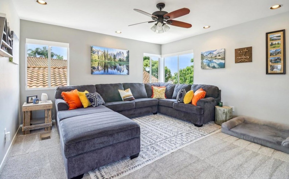 2014 Redwood Crst, Vista CA  92081-7337 exterior