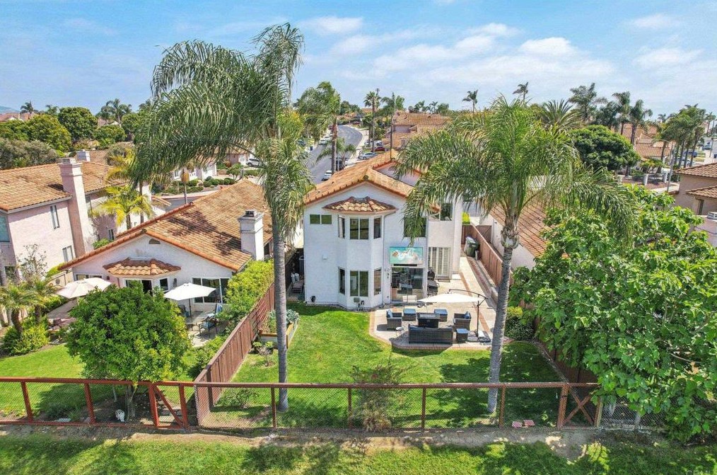 2014 Redwood Crst, Vista CA  92081-7337 exterior