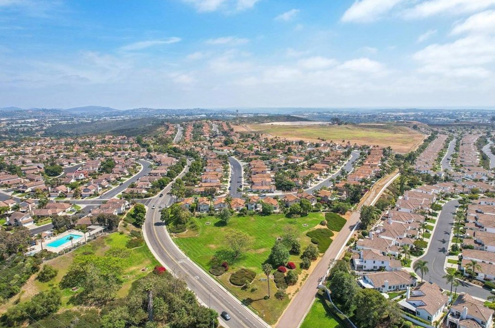 2014 Redwood Crst, Vista CA  92081-7337 exterior