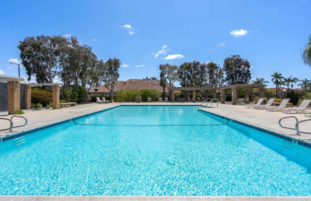 2014 Redwood Crst, Vista CA  92081-7337 exterior