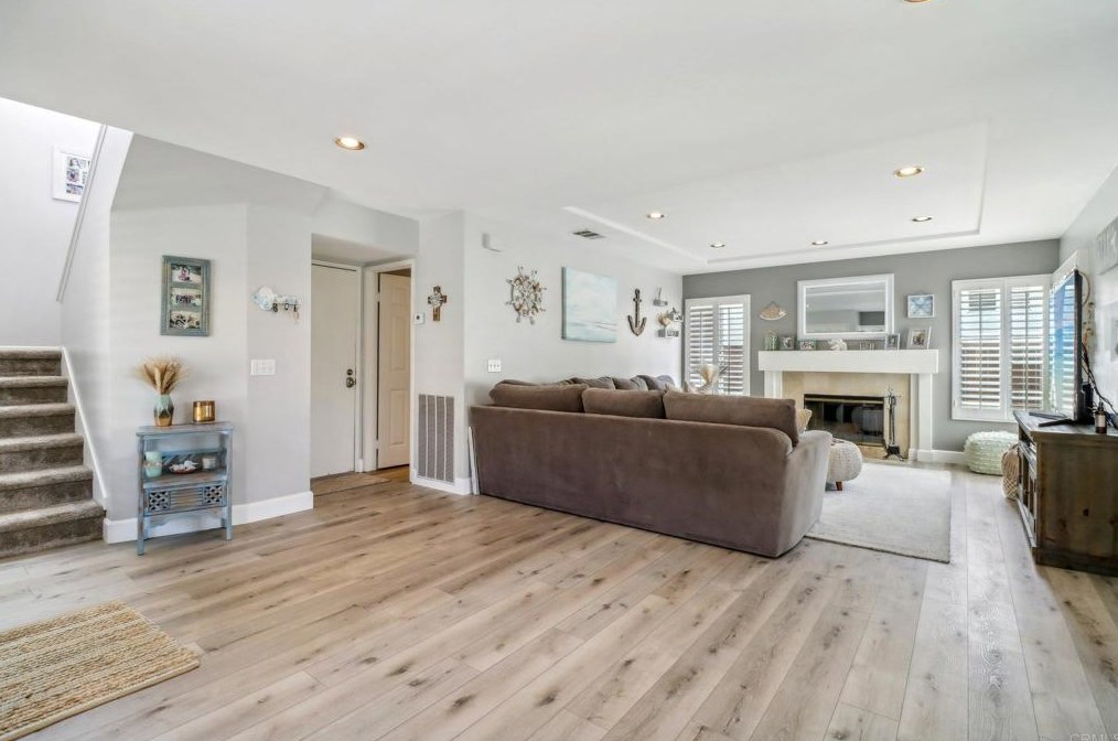 2014 Redwood Crst, Vista CA  92081-7334 exterior