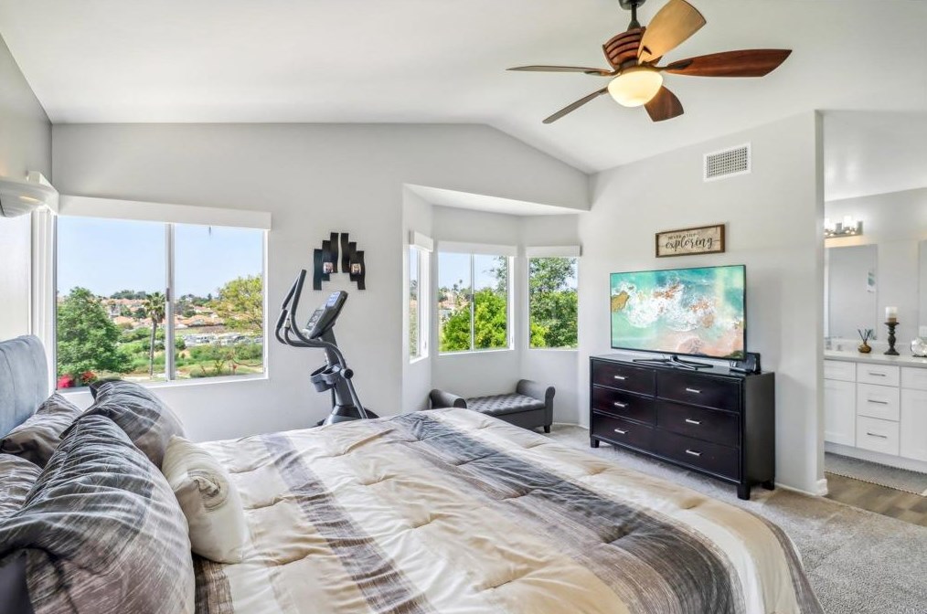 2014 Redwood Crst, Vista CA  92081-7337 exterior