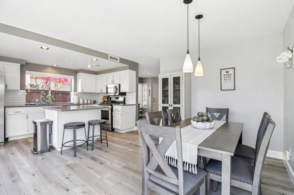 2014 Redwood Crst, Vista CA  92081-7337 exterior