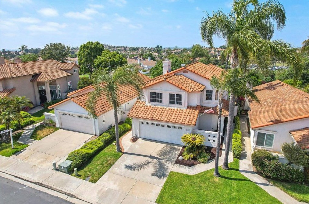 2014 Redwood Crst, Vista CA  92081-7337 exterior