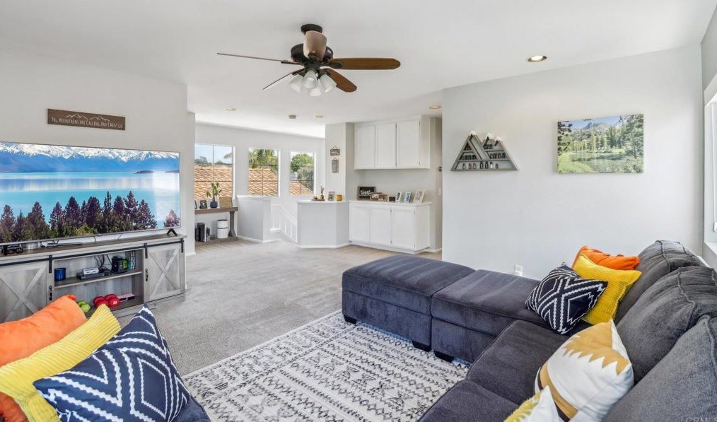 2014 Redwood Crst, Vista CA  92081-7337 exterior