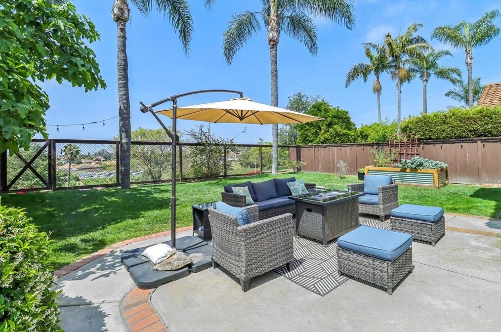 2014 Redwood Crst, Vista CA  92081-7337 exterior