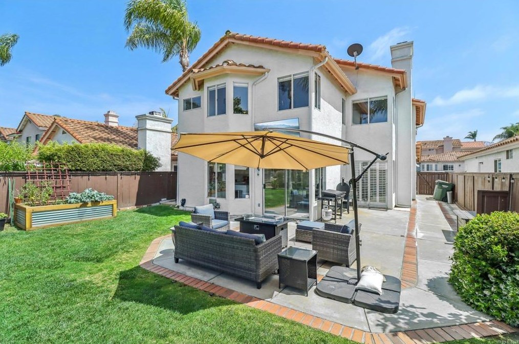 2014 Redwood Crst, Vista CA  92081-7337 exterior